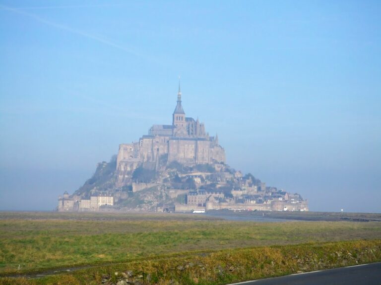 旅する美術史：美しきモン・サン＝ミッシェルを旅する｜ラ・メルヴェイユと中世建築の驚異