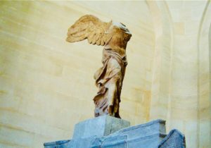 ルーブル美術館とギリシャ彫刻を代表する傑作『サモトラケのニケ』