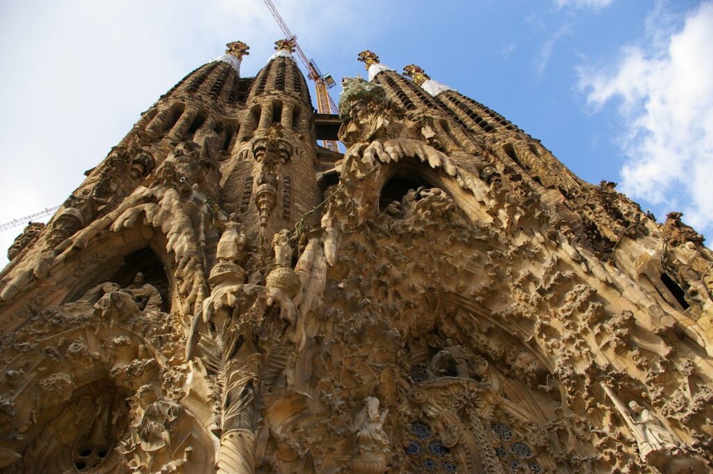 サグラダ・ファミリアを下から見上げる