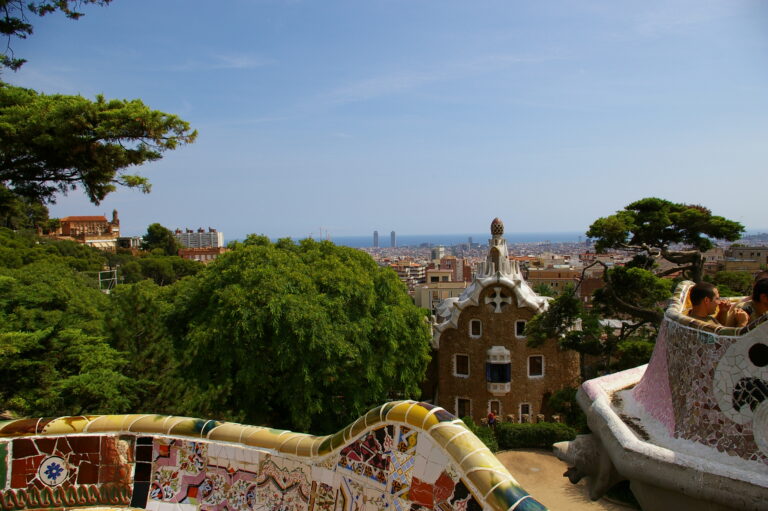 旅する美術史:バルセロナの光と若きピカソ グエル公園から見た地中海